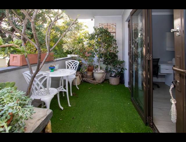 1 BEDROOM APARTMENT TO LET IN THREE ANCHOR BAY